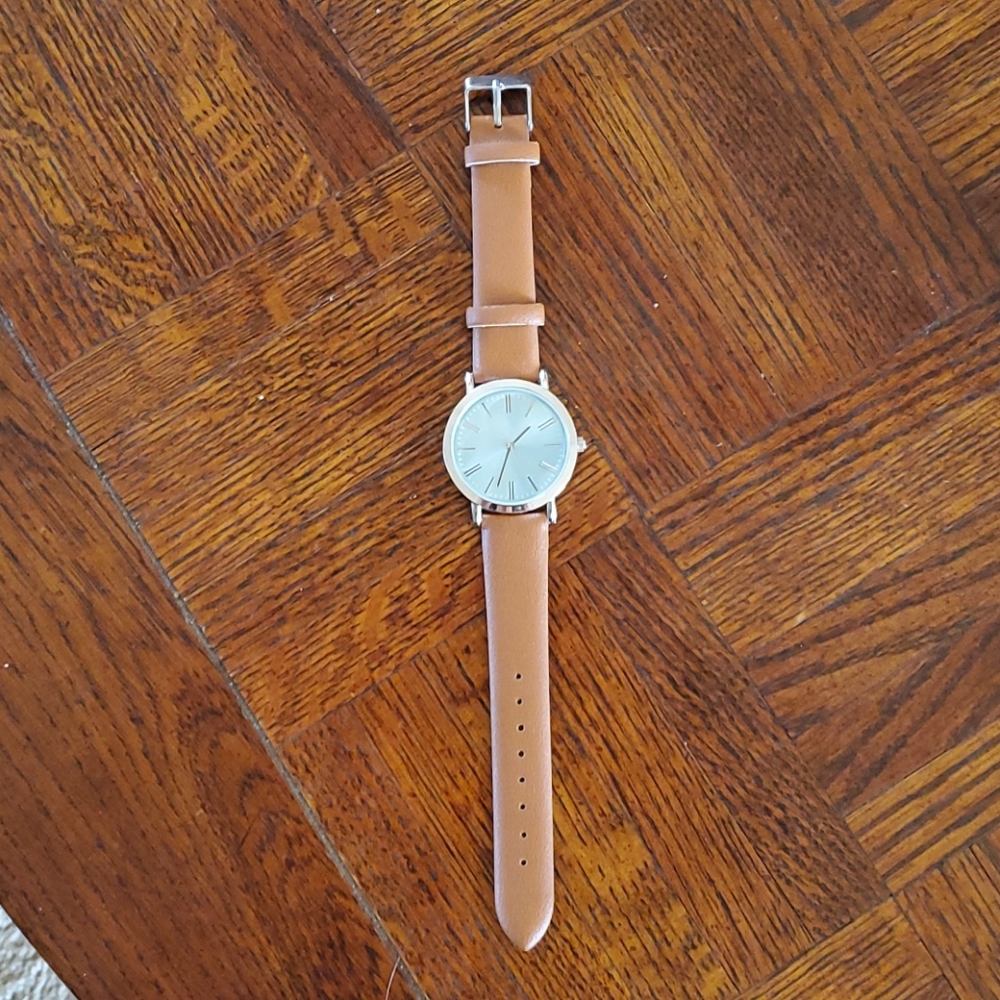 NWOT.... 
round silver/blueish faced w/brown watch